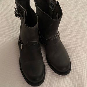 Frye combat boots size 8 in black